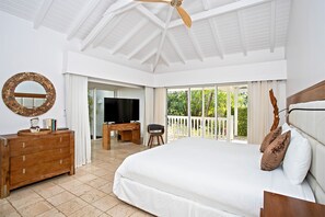 3 chambres, coffres-forts dans les chambres, fer et planche à repasser