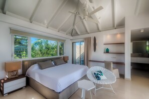 4 soverom, safe på rommet, skrivebord og strykejern/-brett