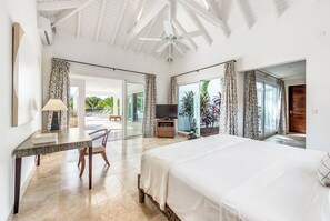 2 Schlafzimmer, Zimmersafe, Schreibtisch, Bügeleisen/Bügelbrett