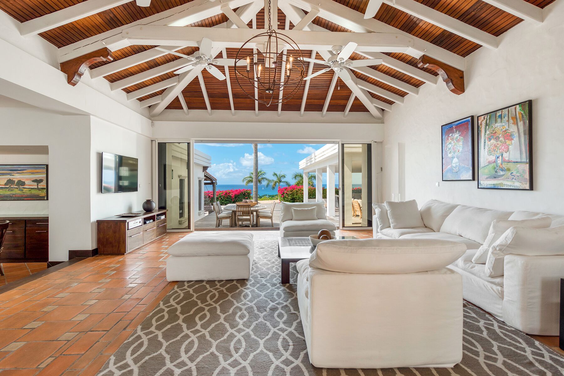 Fernseher, Stereoanlage, Arbeitsbereiche