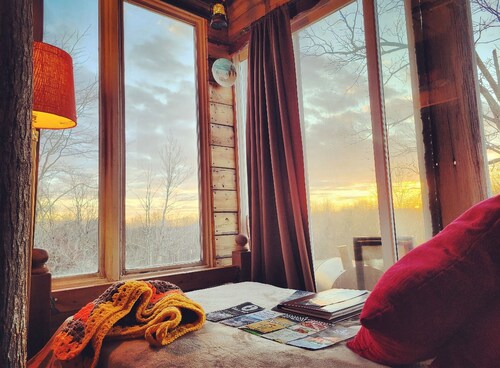 Rustic Container Cabin on Beautiful Farm - Near Ark & Bourbon Trail