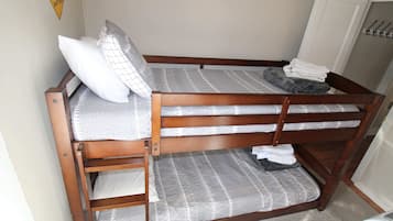 3 chambres, fer et planche à repasser, Wi-Fi, draps fournis