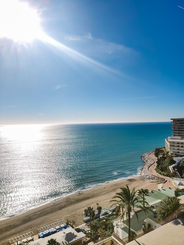 Deluxe appartement, 1 slaapkamer, uitzicht op zee, langs het strand | Uitzicht op strand/zee