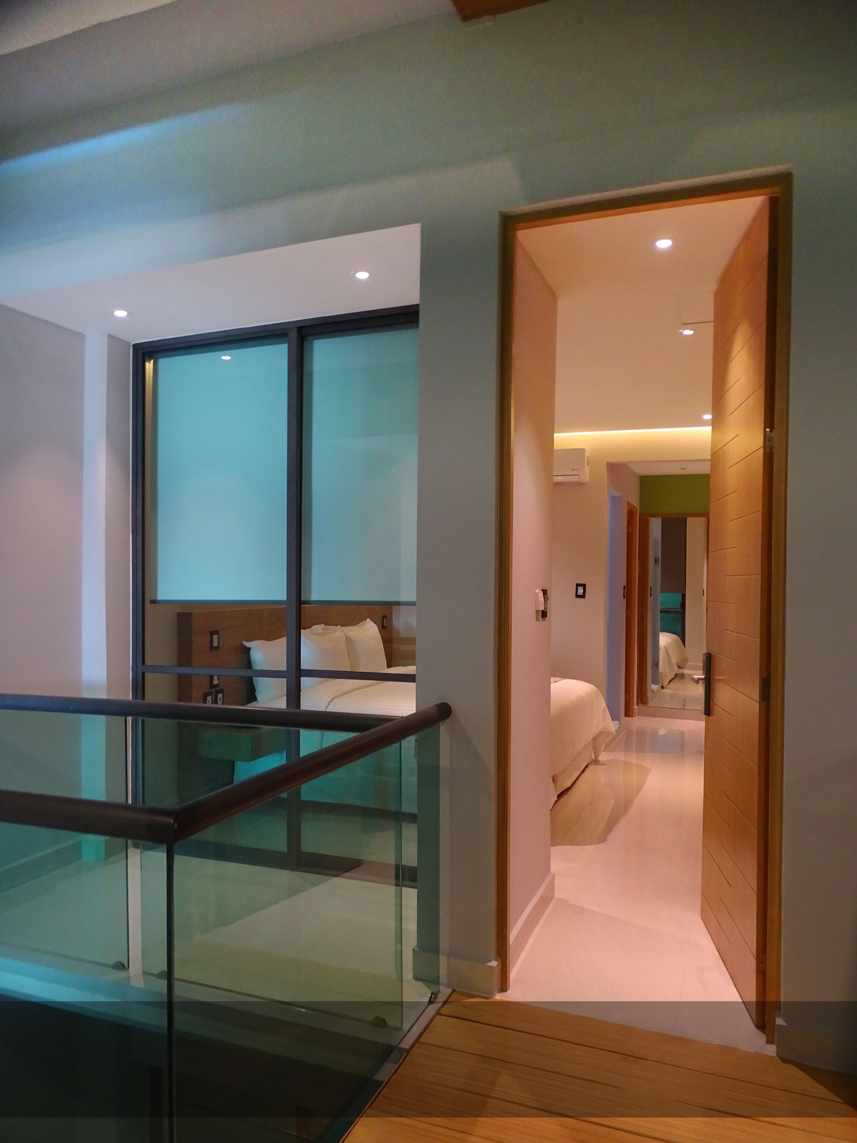 standard king room | 1 bedroom, in-room safe, individually decorated, individually furnished