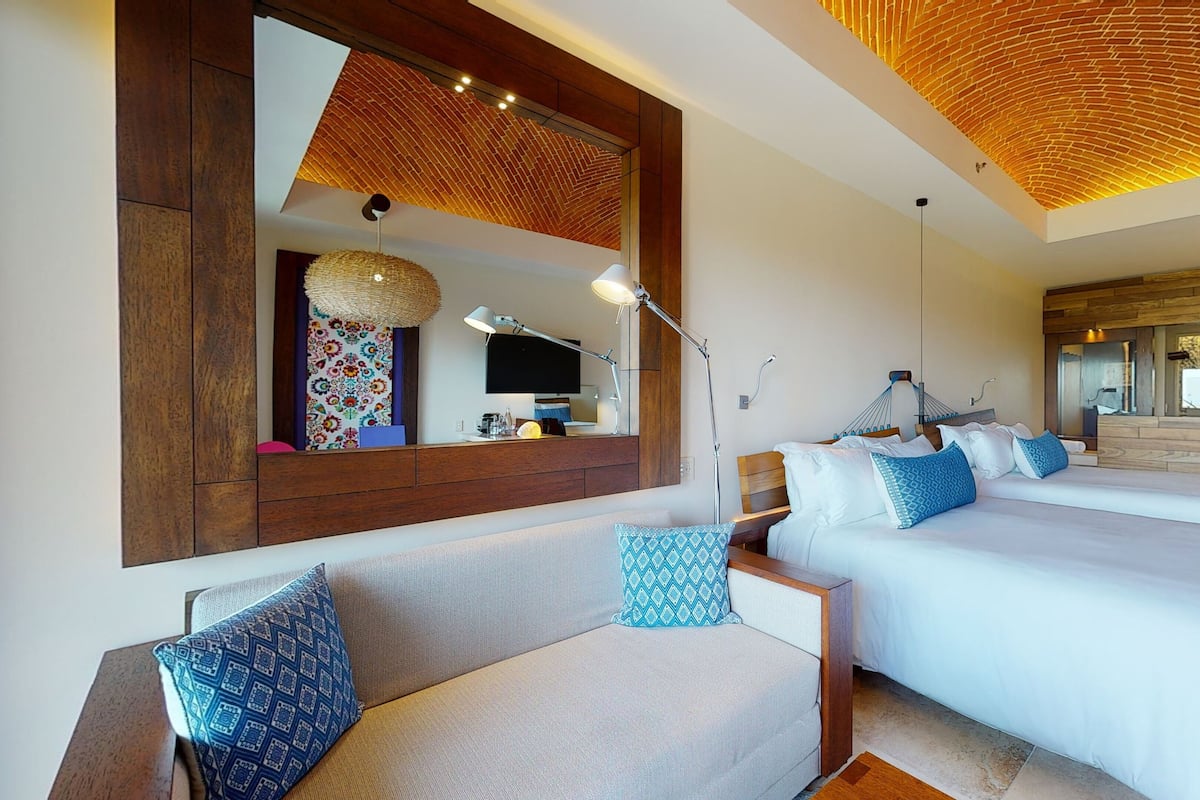 Suite (Garden) | Egyptian cotton sheets, premium bedding, down comforters