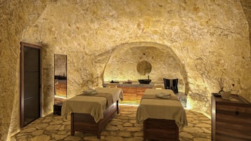 Couples treatment room(s), sauna, hot tub, steam room