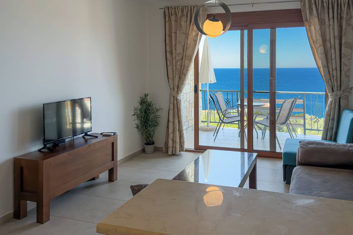 Camas con efecto memoria y caja de seguridad en la habitación