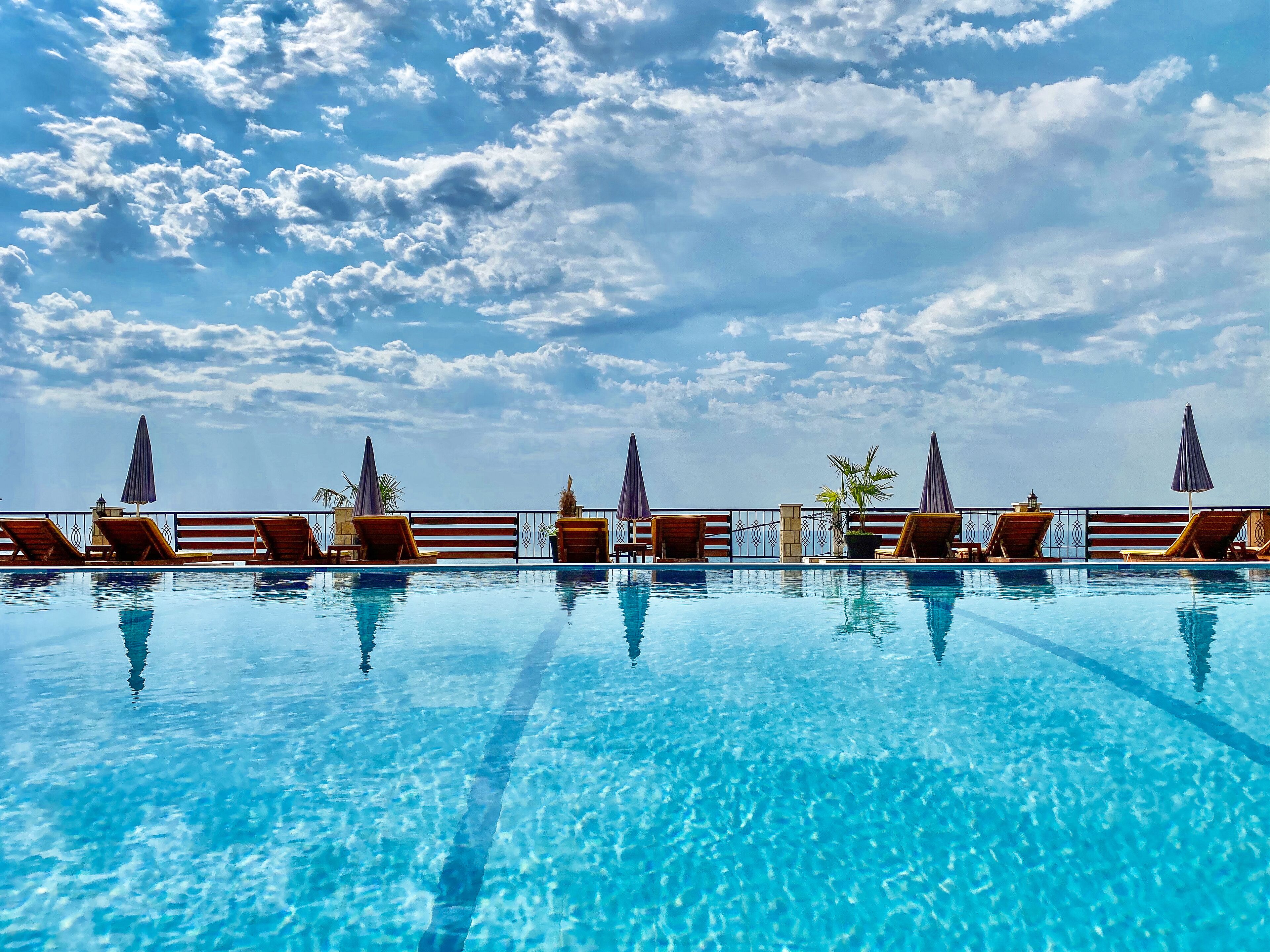 Sæsonbestemt udendørs pool, gratis hytter, parasoller