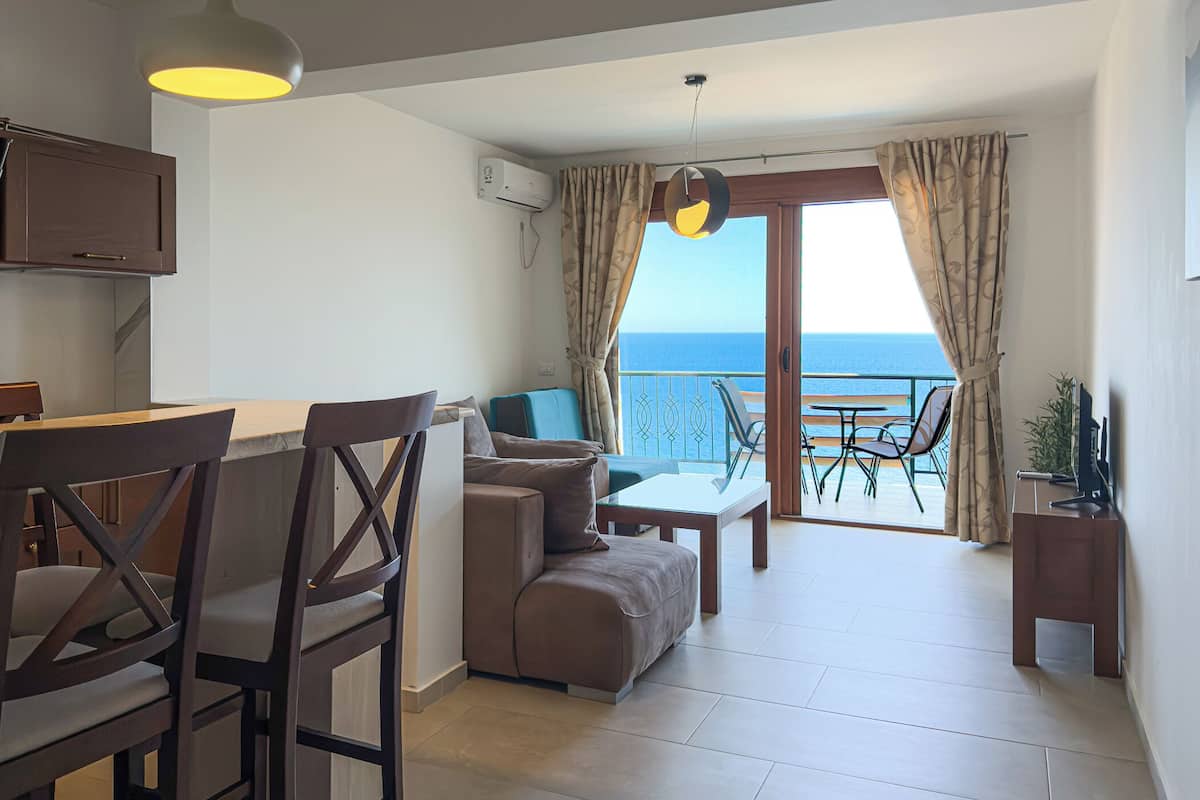 Televisión LCD de 32 pulgadas con canales vía satélite