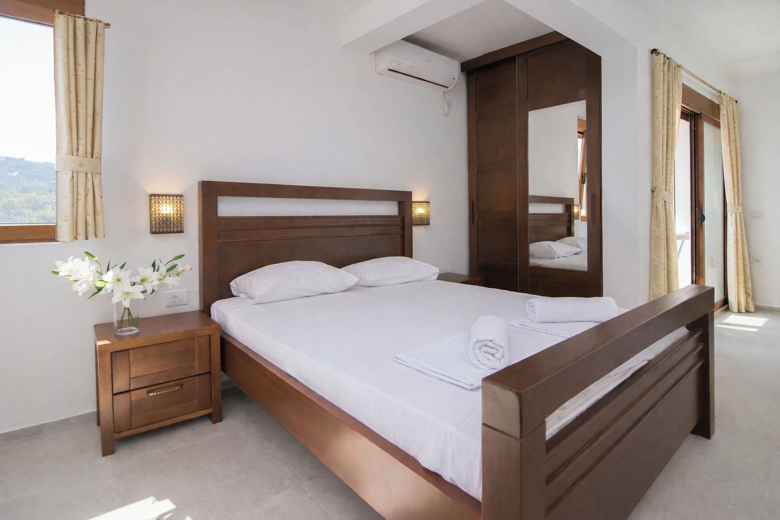 32-inch LCD TV with satellite channels