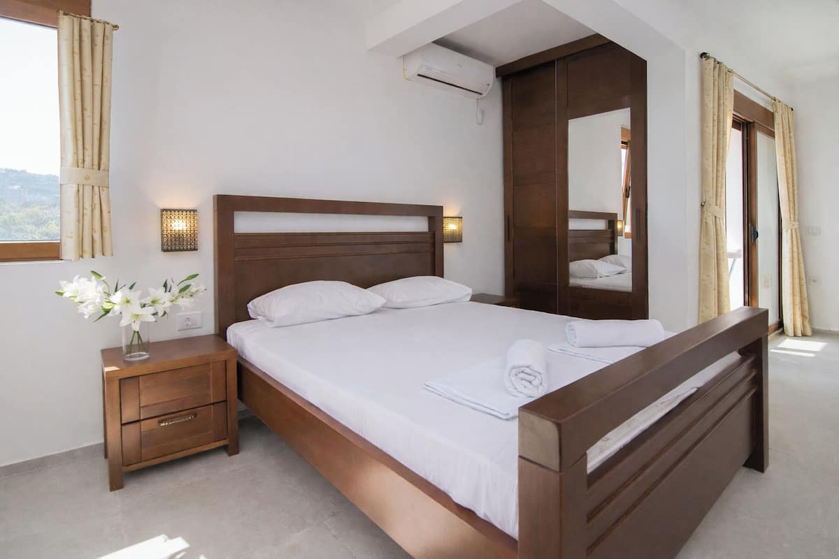 Televisión LCD de 32 pulgadas con canales vía satélite