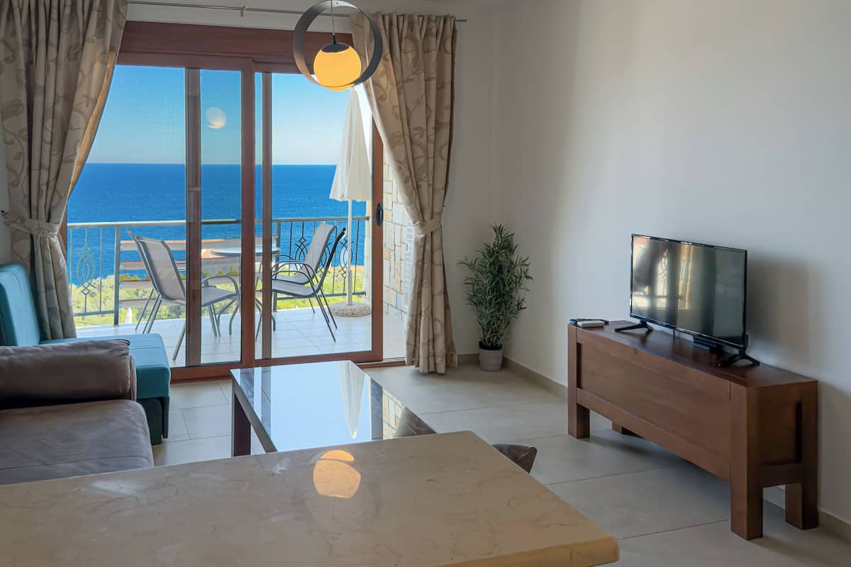 Camas con efecto memoria y caja de seguridad en la habitación