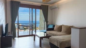 Bedden met traagschuimmatrassen, een kluis op de kamer