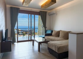 Memory foam beds, in-room safe, individually decorated