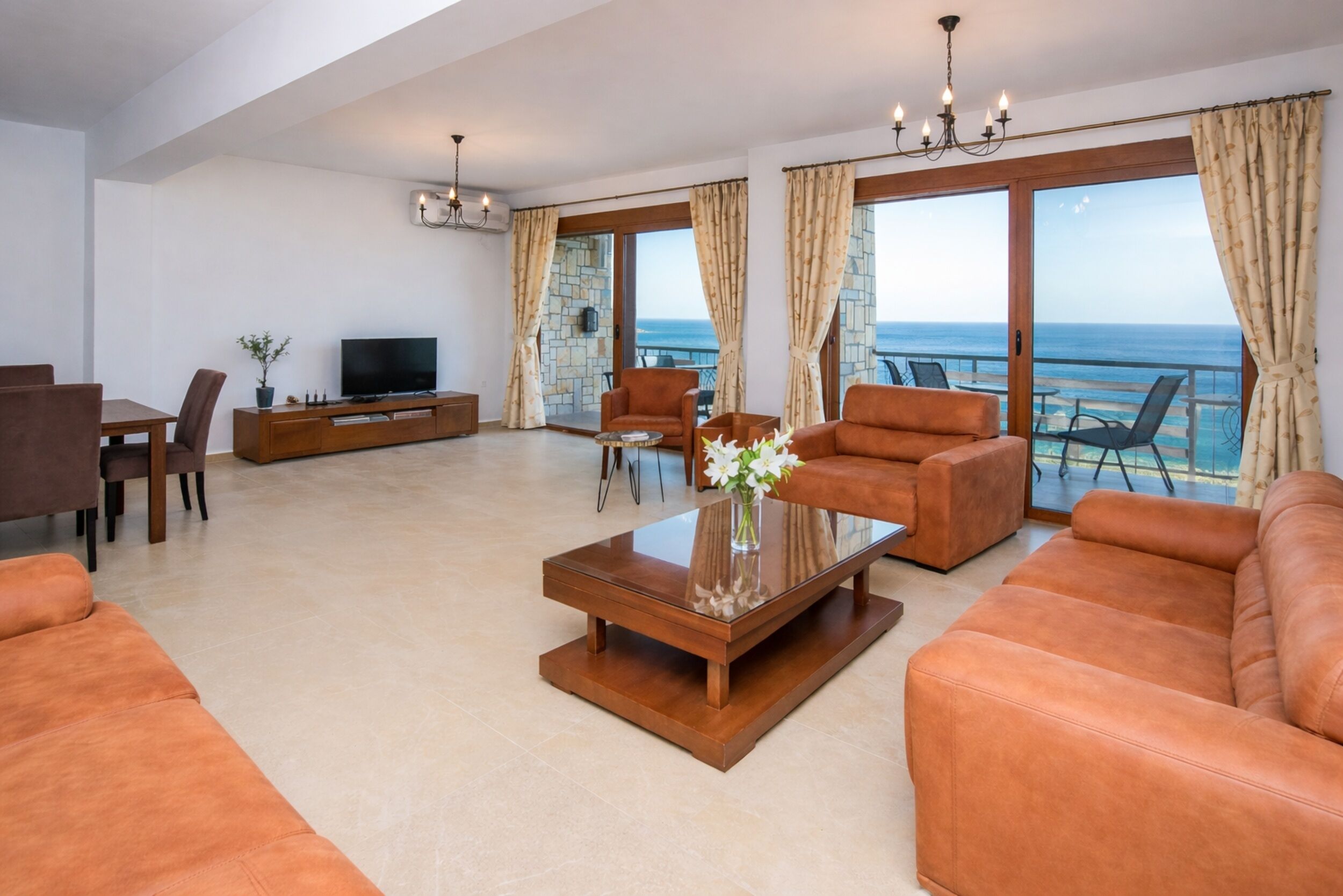 32-吋 LCD 液晶電視，提供衛星頻道