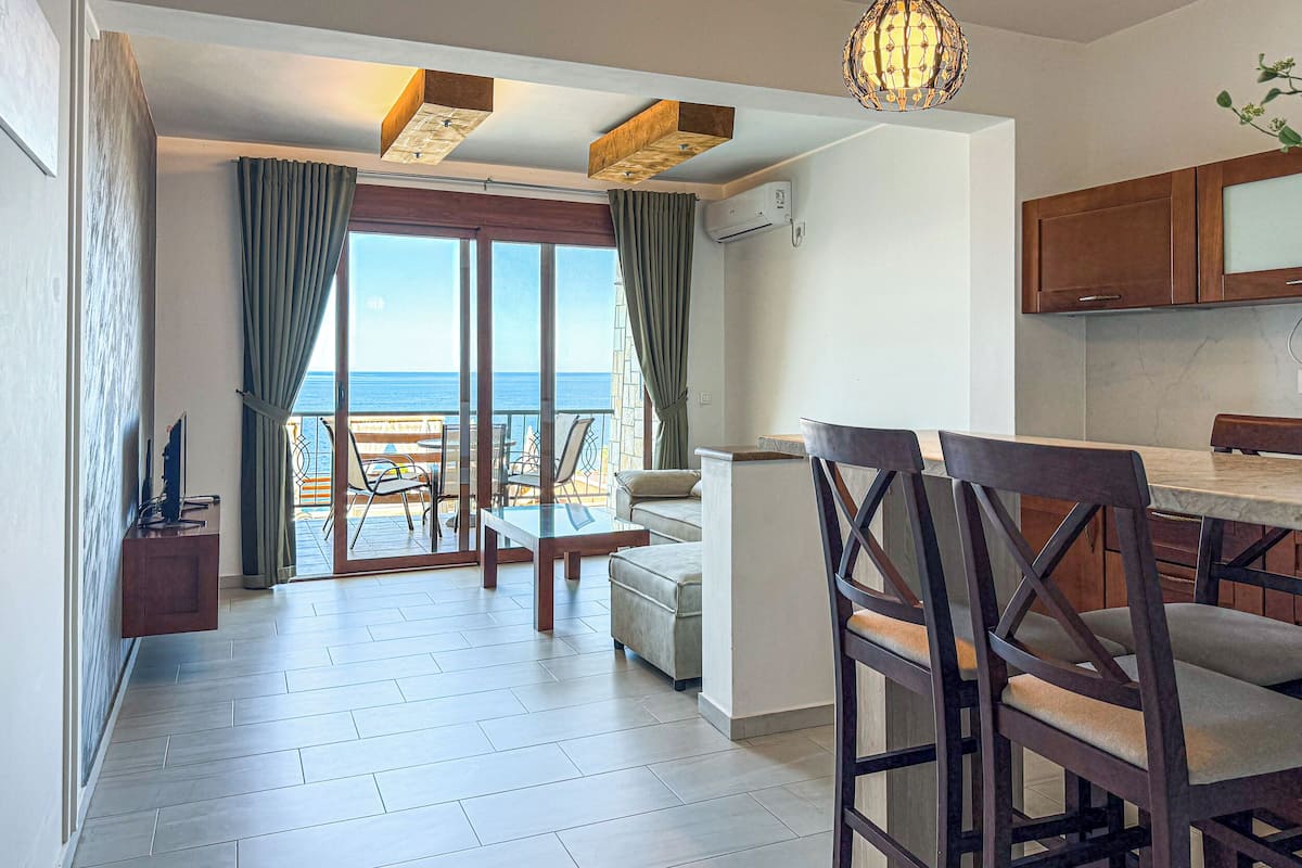 Departamento familiar (AP10) | Camas con efecto memoria y caja de seguridad en la habitación