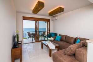 Memory-foam beds, in-room safe, individually decorated