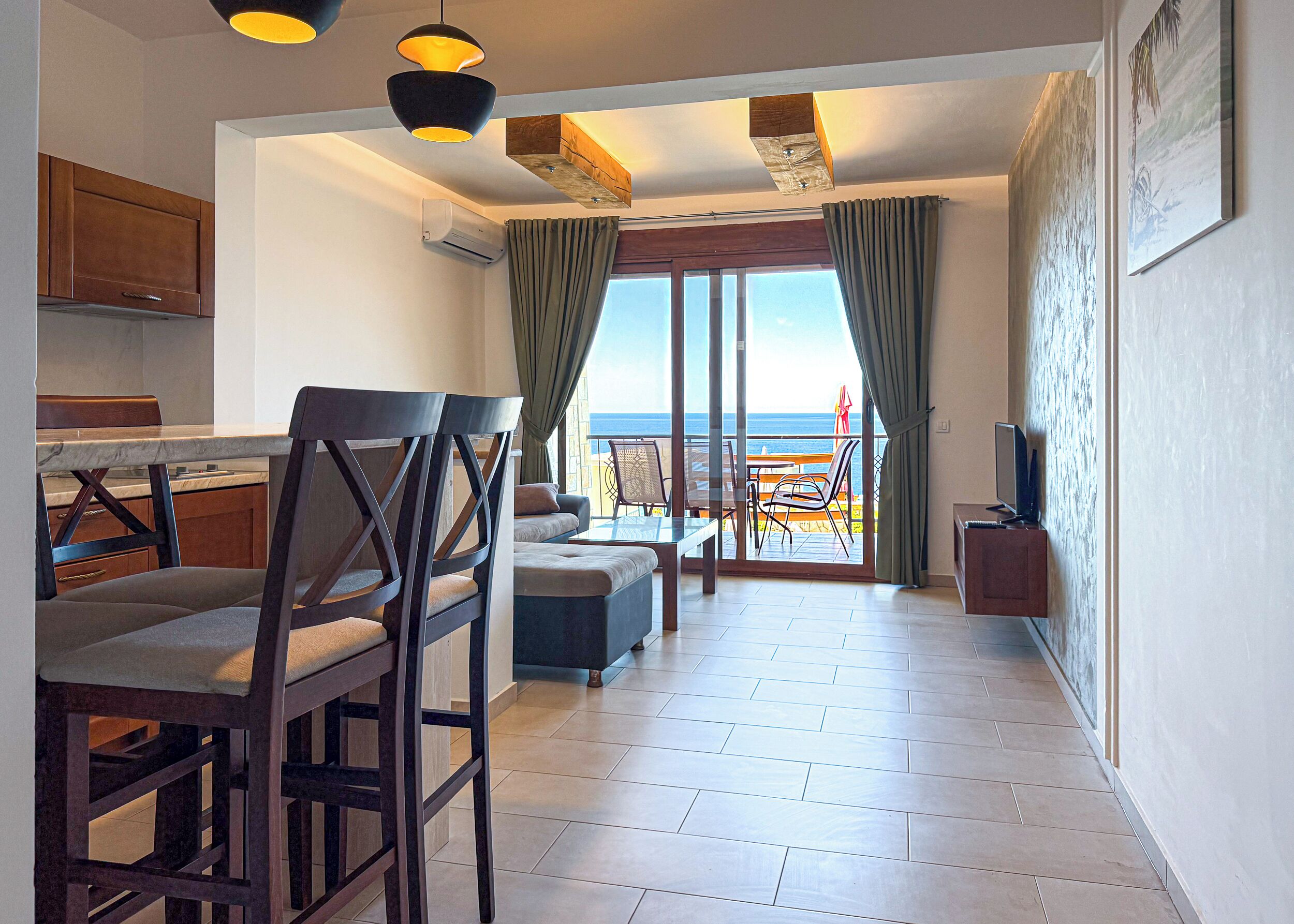 高級公寓 (AP5) | 起居區 | 32-吋 LCD 液晶電視，提供衛星頻道