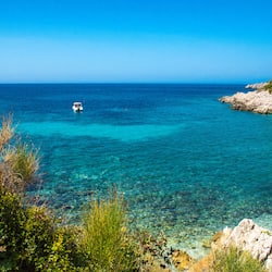 Spiaggia privata, lettini da mare