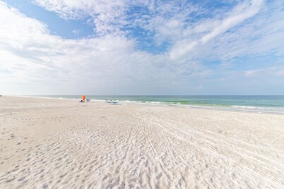Oceanfront Bliss - The Beach on Longboat Key #106 Resort by RVA