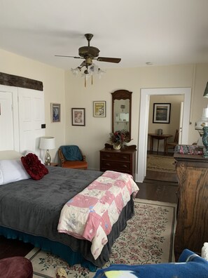 3 bedrooms, iron/ironing board, free WiFi, bed sheets - Driftless Get Away (Galena)