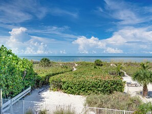 On the beach - Beachfront Luxury Retreat with Private Pool (Treasure Island)