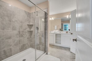 Combined shower/tub, towels, toilet paper - EPIC VALUE-Disney Retreat! Magical Kid Friendly! WATERPARK! (Kissimmee)