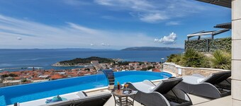 Luxury Villa Vision with Pool