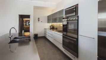 KylskÄp, mikrovÄgsugn, ugn och diskmaskin