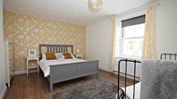 2 bedrooms, iron/ironing board, free WiFi, bed sheets