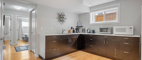 Frigorifero, microonde, forno, macchina per tè/caffè