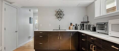 Fridge, microwave, oven, coffee/tea maker