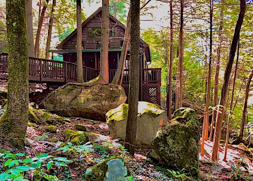 Cabin in the woods with a hot tub and wi-fi