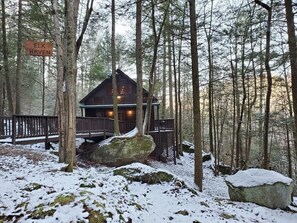 Exterior - Cabin in the woods with a hot tub and wi-fi (Campton)