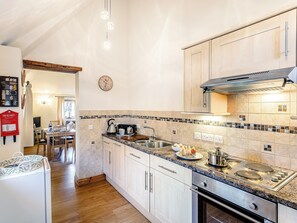Oven, dishwasher, freezer - Brook House Farm Cottage (Scamblesby, near Louth)