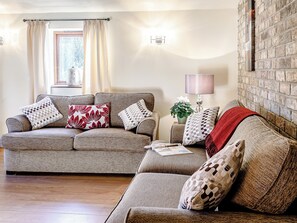 TV - Brook House Farm Cottage (Scamblesby, near Louth)