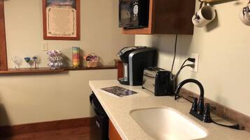 Coffee/tea maker, fridge, microwave, toaster