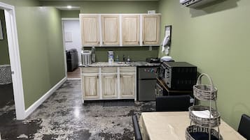 冰箱、微波炉、茶具/咖啡用具、烤面包机