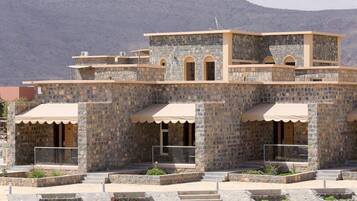 المنشأة من الخارج