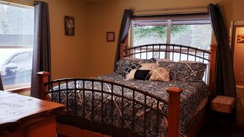 3 bedrooms, desk, iron/ironing board, travel crib