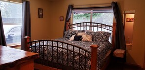 3 Schlafzimmer, Schreibtisch, Bügeleisen/Bügelbrett, Reisekinderbett