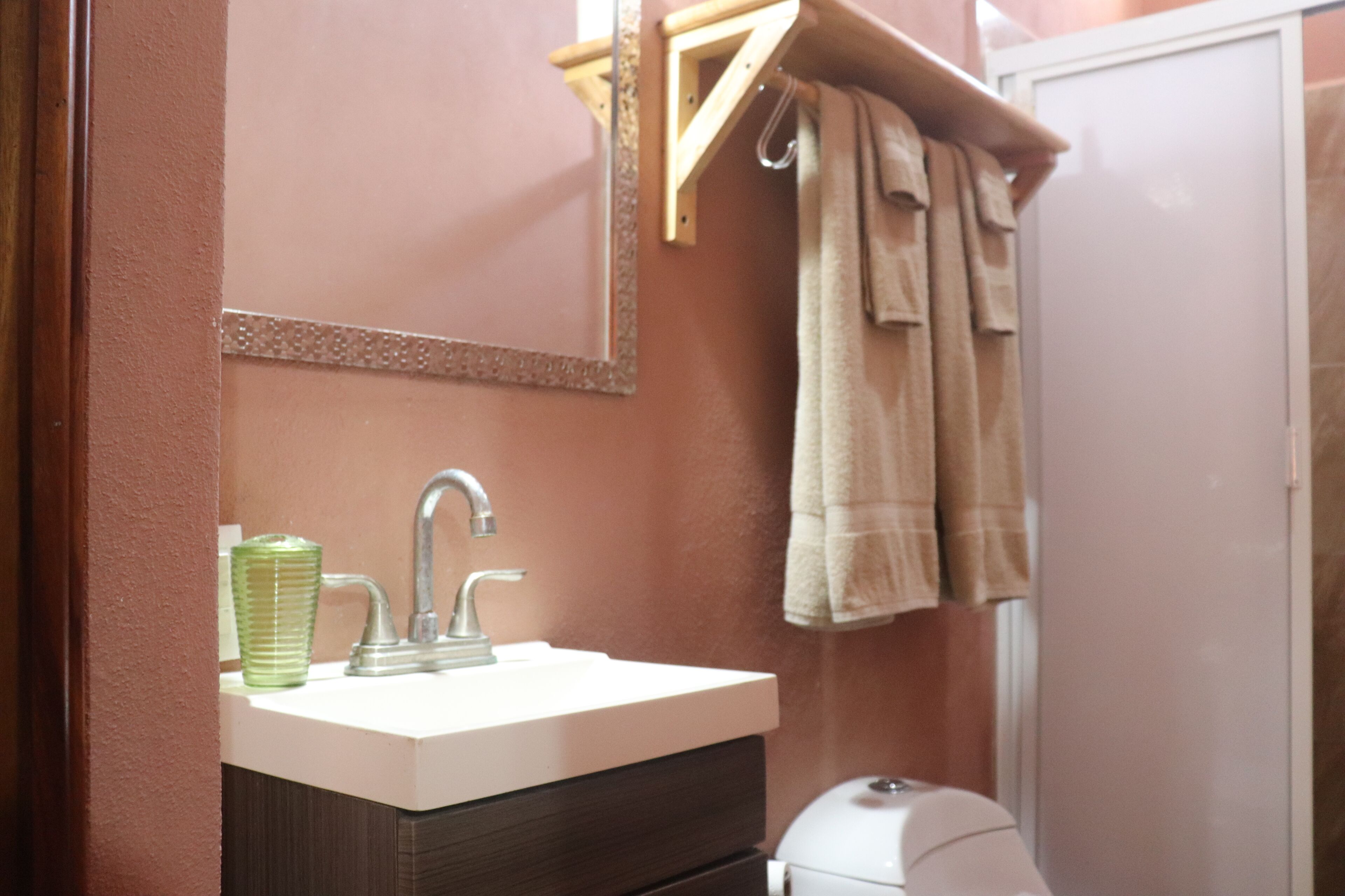 Bungalow Junior | Salle de bain | Douche, douche à « effet pluie »