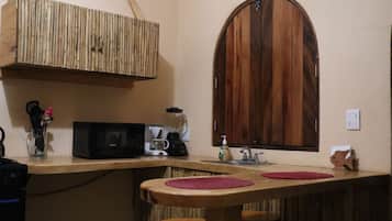 Superior Bungalow | Private kitchenette | Microwave, blender, cookware/dishes/utensils