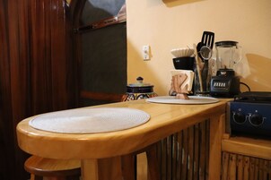 Basic Bungalow | Free WiFi, bed sheets