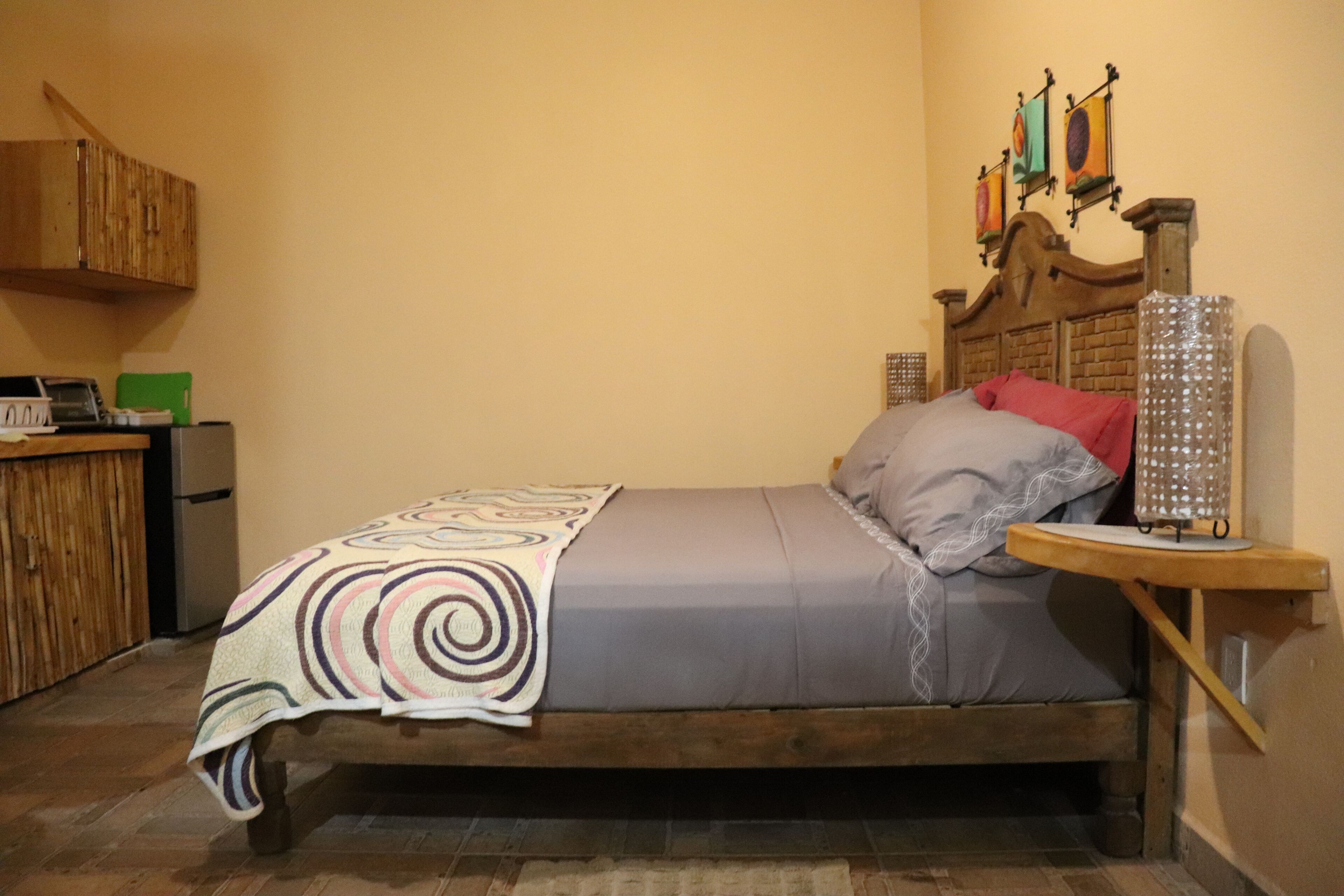 Basic Bungalow | Free WiFi, bed sheets