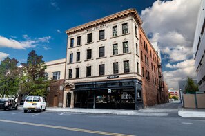 Exterior - Eloquent 1 Bed Riverfront Park Travel Apartment (Spokane)