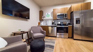 1 habitación, tabla de planchar con plancha, wifi gratis y ropa de cama