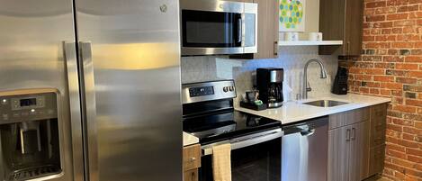 Kühlschrank, Mikrowelle, Ofen, Herdplatte