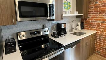 Coffee/tea maker, fridge, microwave, oven