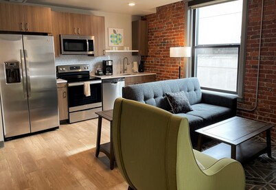 1 Bed Delightful Travel Apartment in Lilac City